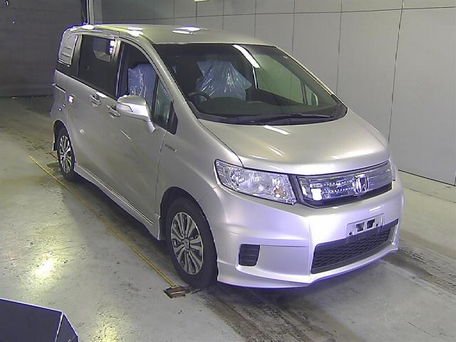 Сайт с аукционами авто из японии. Honda freed Spike 2015. Аукцион японских автомобилей. Honda freed Spike противотуманные фары.