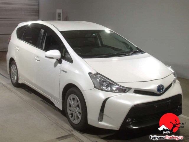 toyota prius alpha 2015